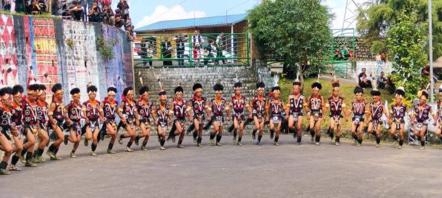 Kiuti Khea Tsin Rechip Cultural Troupe performing cultural dance during Tsonglak Nyi festival at Bamboo Hall, Kisama on October 11. (DIPR Photo)